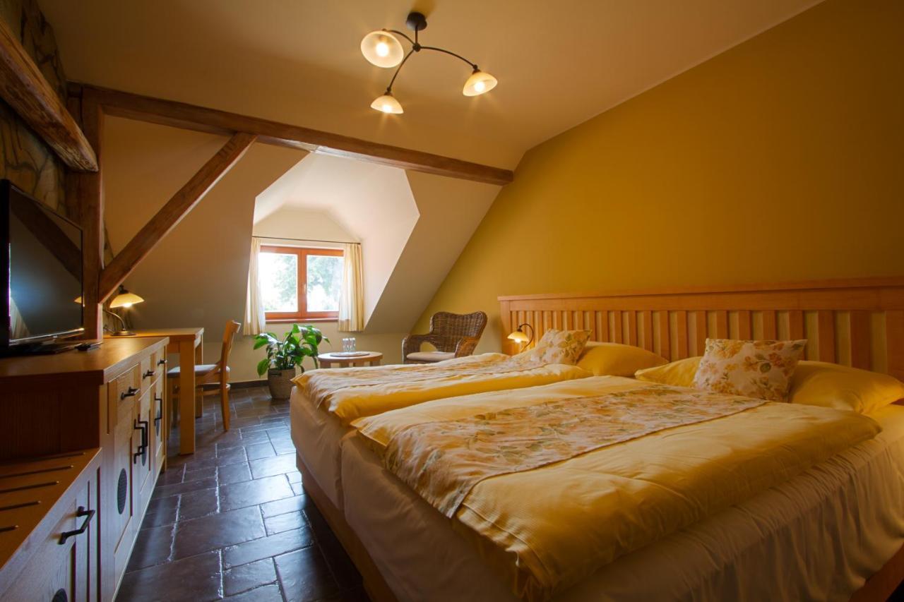 Hotel A Restaurace Palfrig Stara Ves nad Ondrejnici Exteriér fotografie
