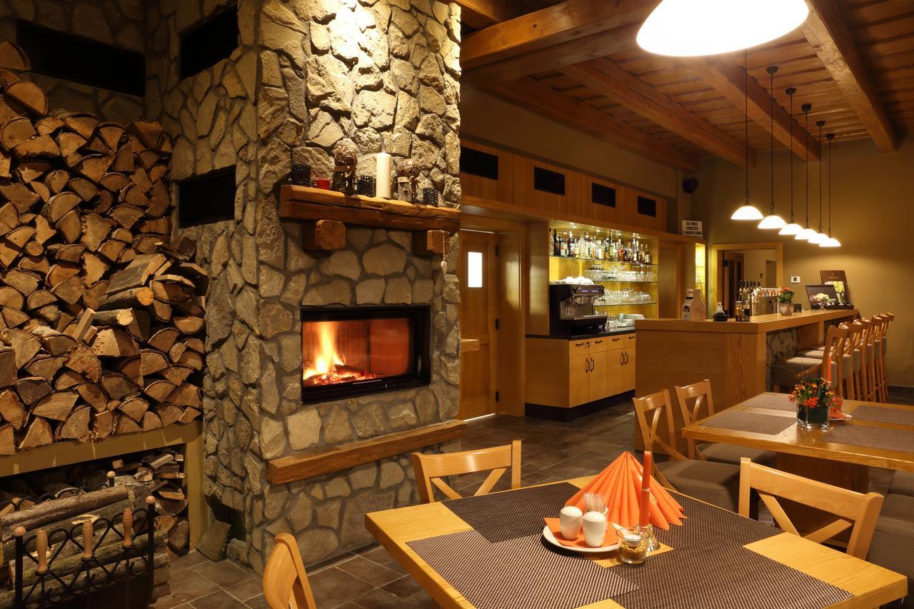 Hotel A Restaurace Palfrig Stara Ves nad Ondrejnici Exteriér fotografie
