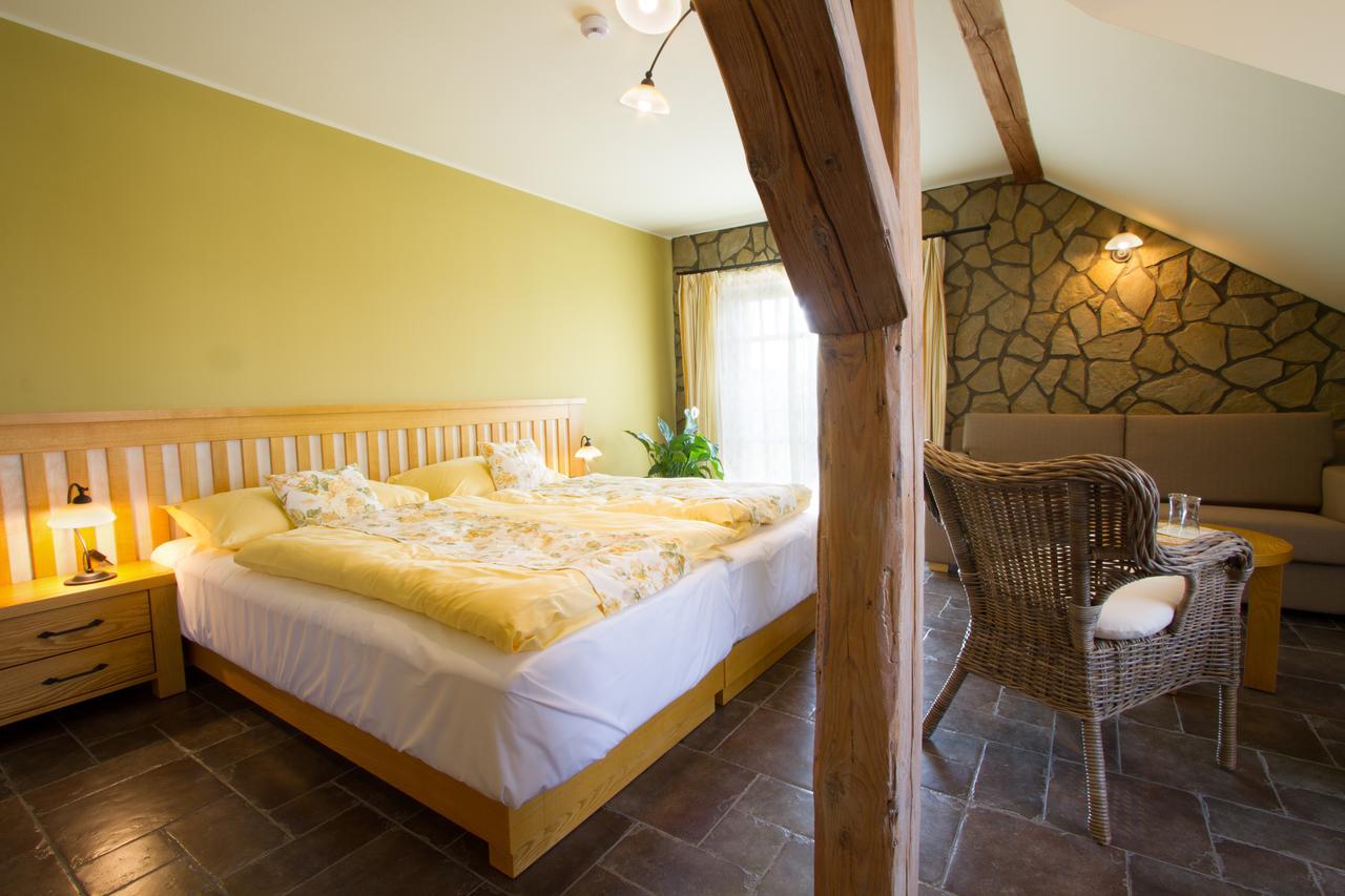 Hotel A Restaurace Palfrig Stara Ves nad Ondrejnici Exteriér fotografie
